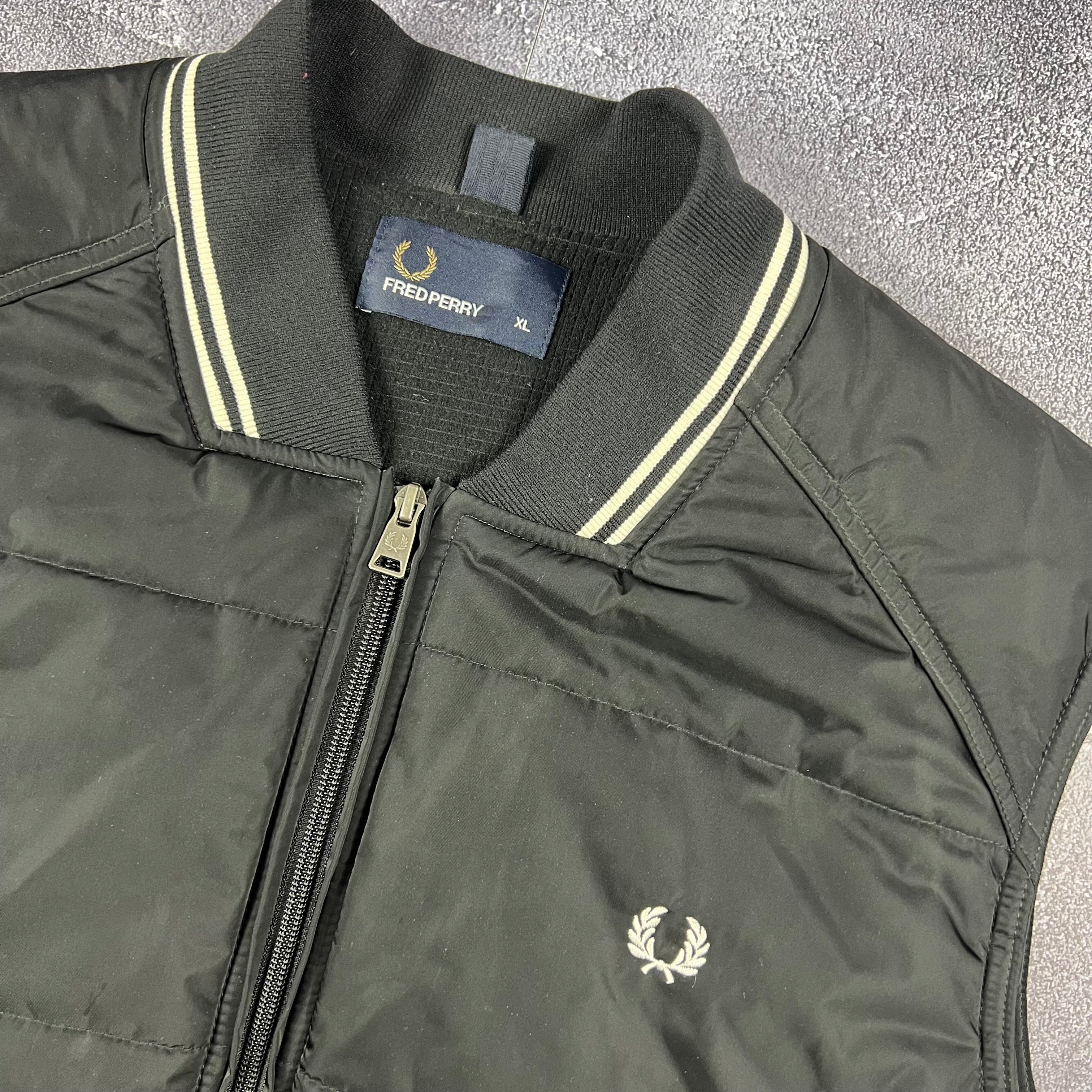 Fred Perry Weste (XL)